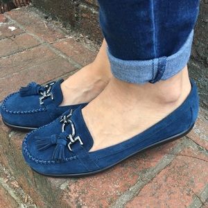 Blue soft side wmn slip on suede tassel Aerosoles.